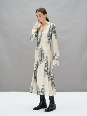 CATHERINE - Robe midi boutonnée manches 3/4 en satin de viscose Abstract Tofu/Green Forest Robe Fête Impériale
