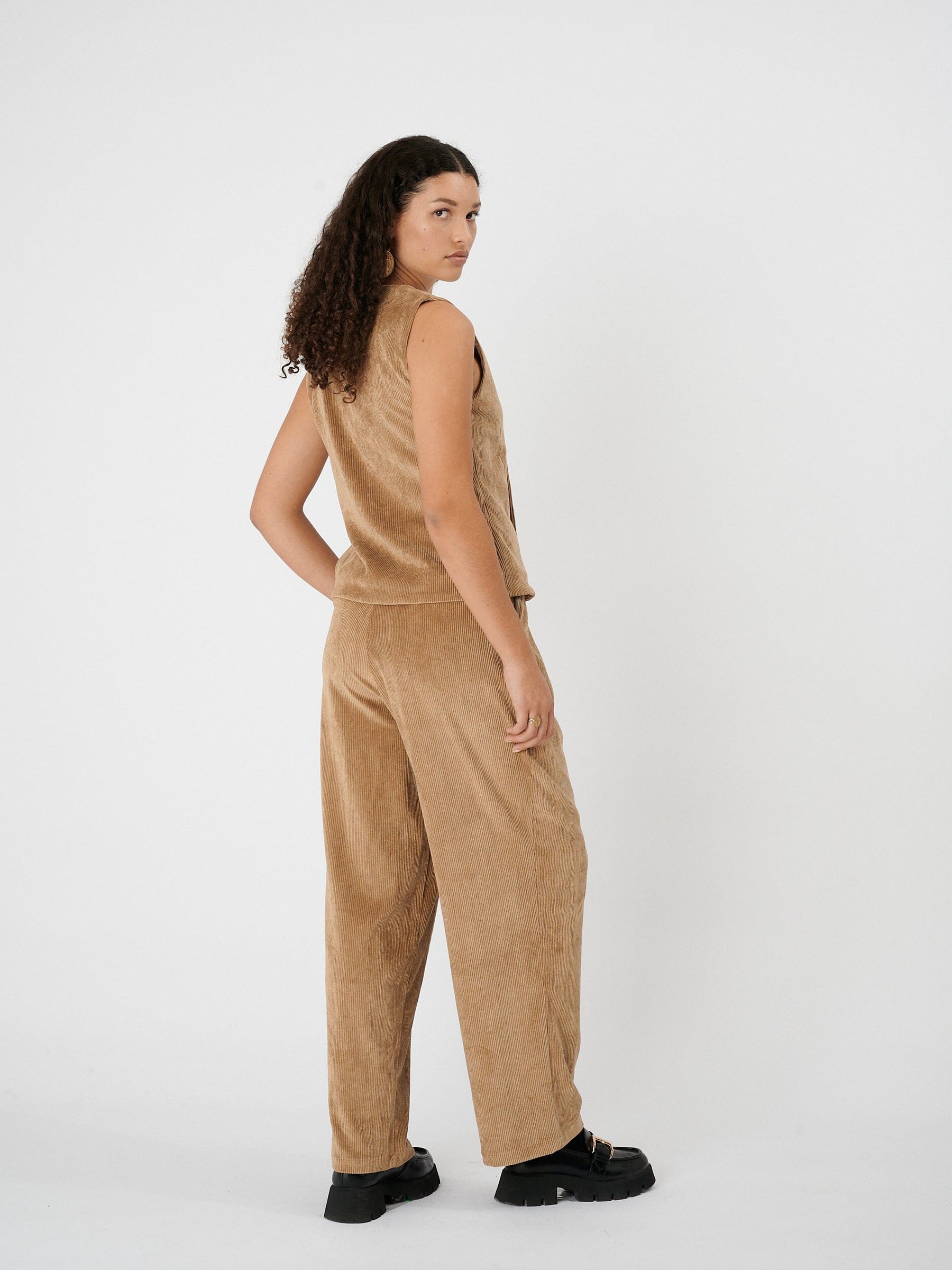 GILBERT - Pantalon taille haute à pinces en velours côtelé beige Pantalon Fête Impériale