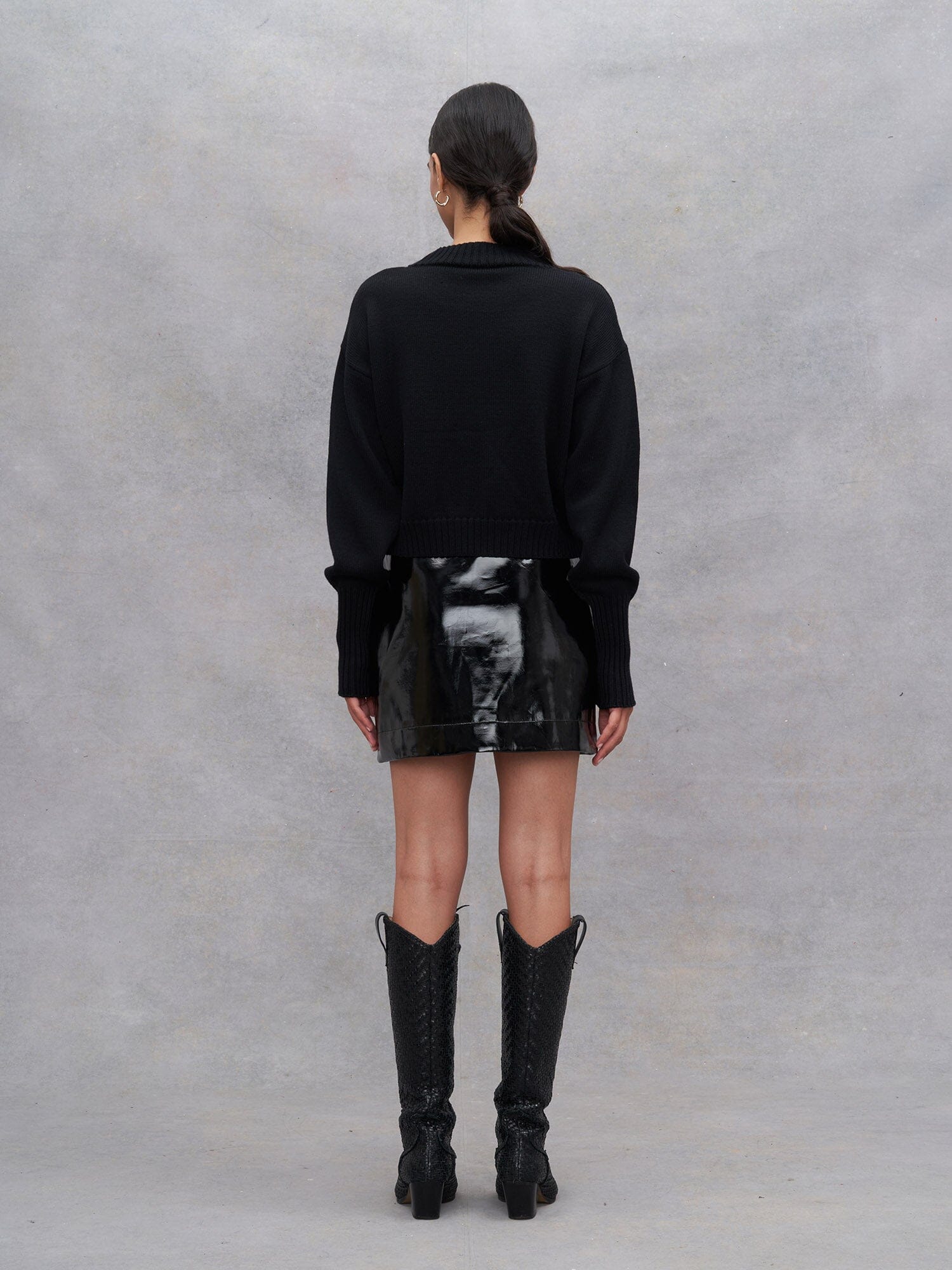 LYVIA - Mini jupe boutonnée deux poches plaquées en vinyle Noir Jupe Fête Impériale