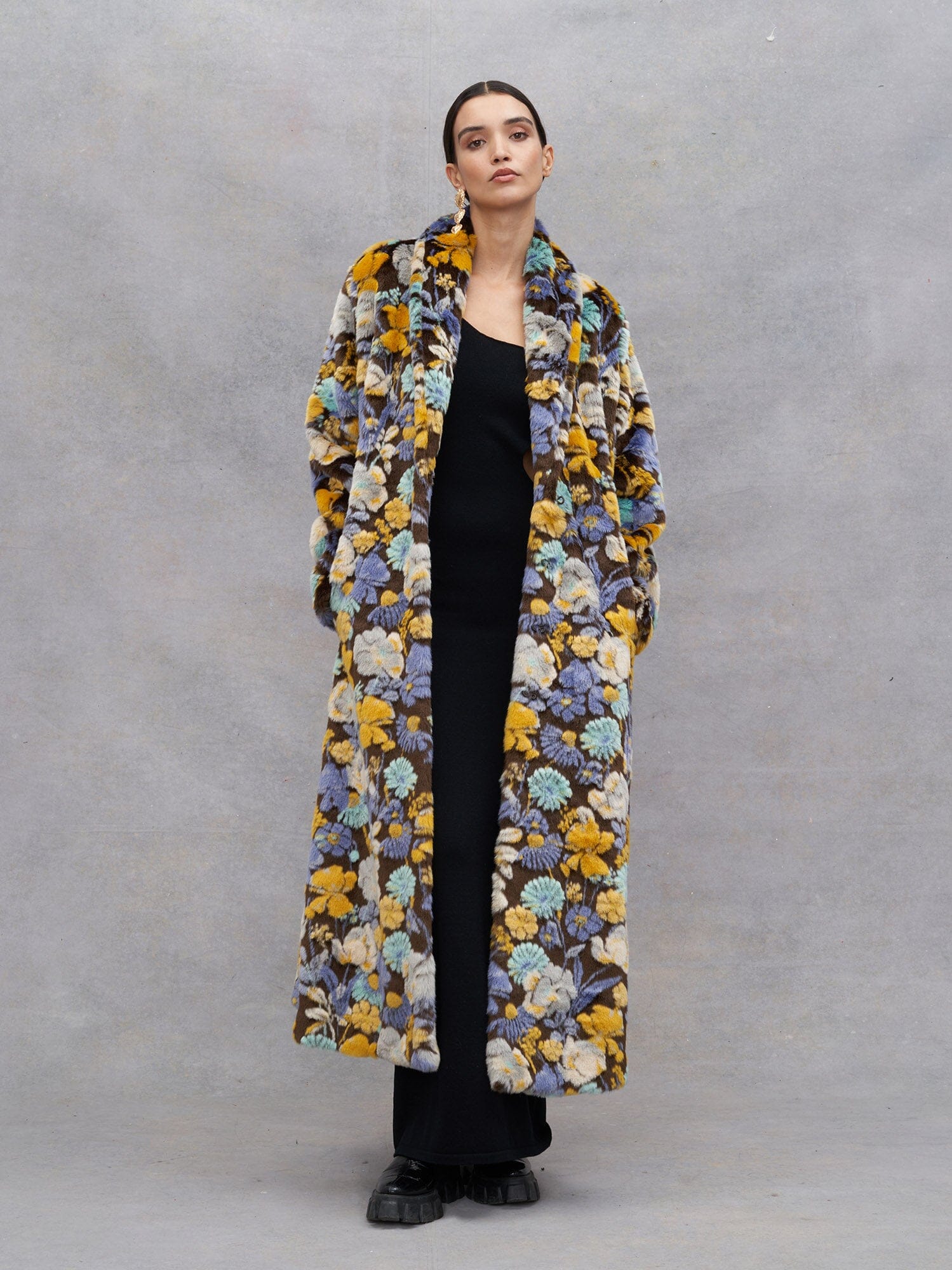 NAMA - Manteau long col châle en fausse fourrure motif fleurs multicolores Manteau Fête Impériale