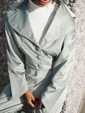 ZADIE - Veste ample courte boutonnée manches biseautées en velours côtelé Vert de Gris Veste Fête Impériale